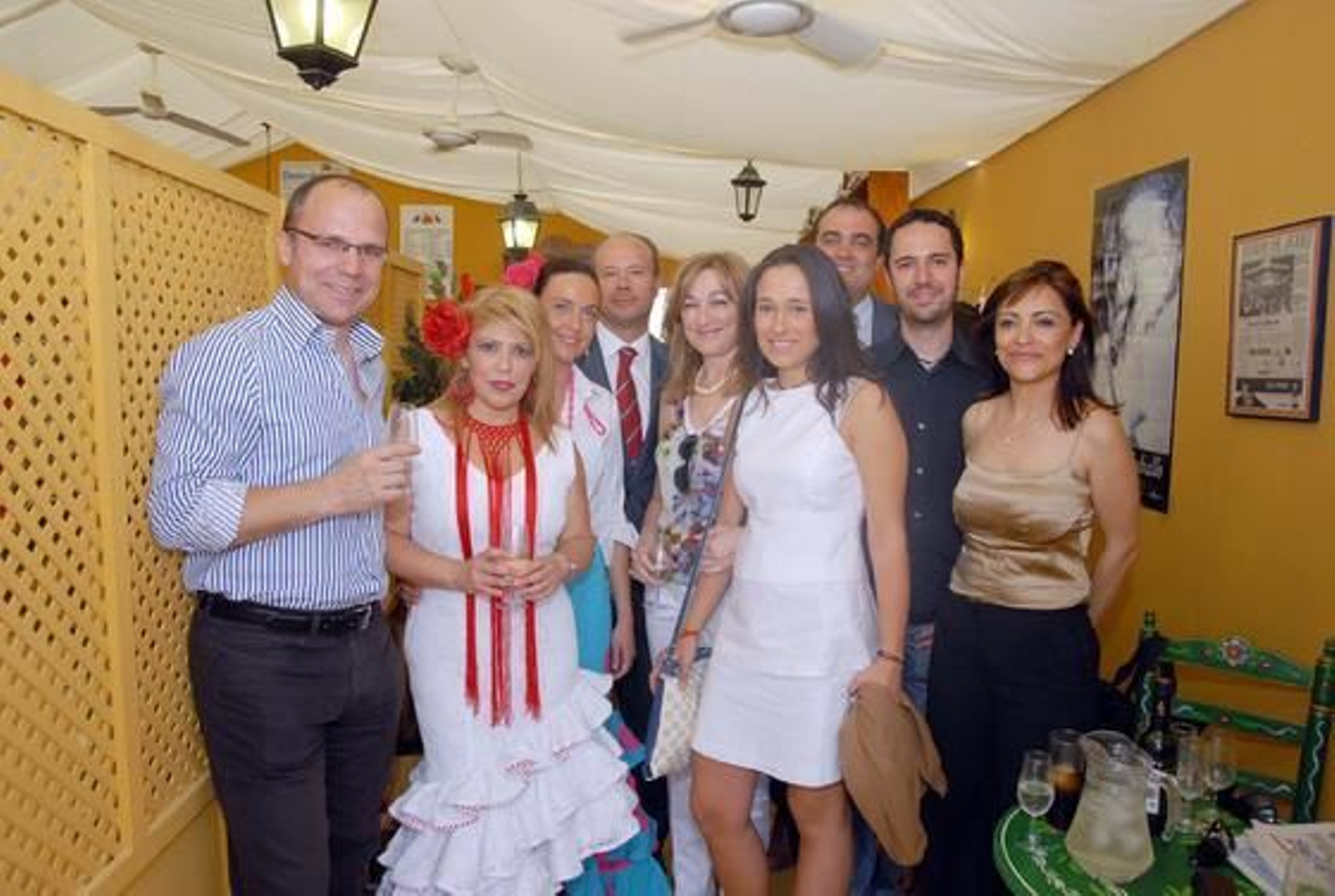 Los diputados del PSOE Elviro Aranda, Mamen Sánchez, Meritxell Batet y Ana María Fuentes, la abogada Susana Jiménez, el secretario de Estado de Justicia, Juan Carlos Campo, Susana Campo y David Fernández. 

Foto: Manuel Aranda