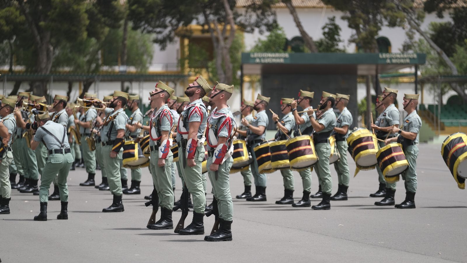 Visita de la Ministra de Defensa Margarita Robles a La Legión Española, en Viator