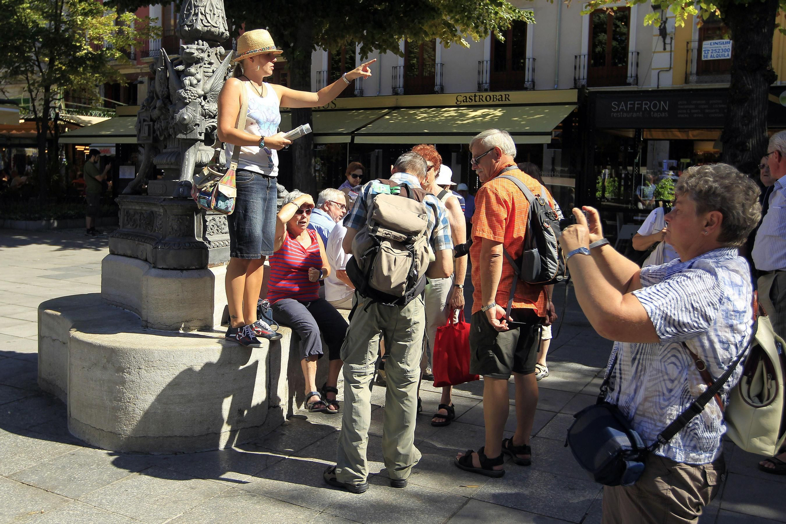 Imagen de archivo de turistas en la Plaza Bibrambla