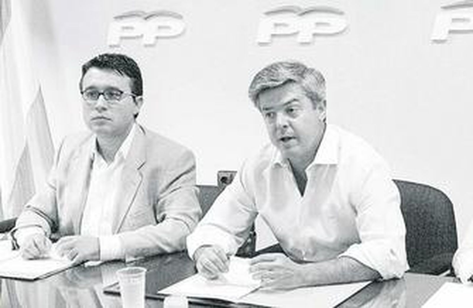 Alejandro Sánchez, junto a Juan Carlos Juárez, en una rueda de prensa, en una foto de archivo.