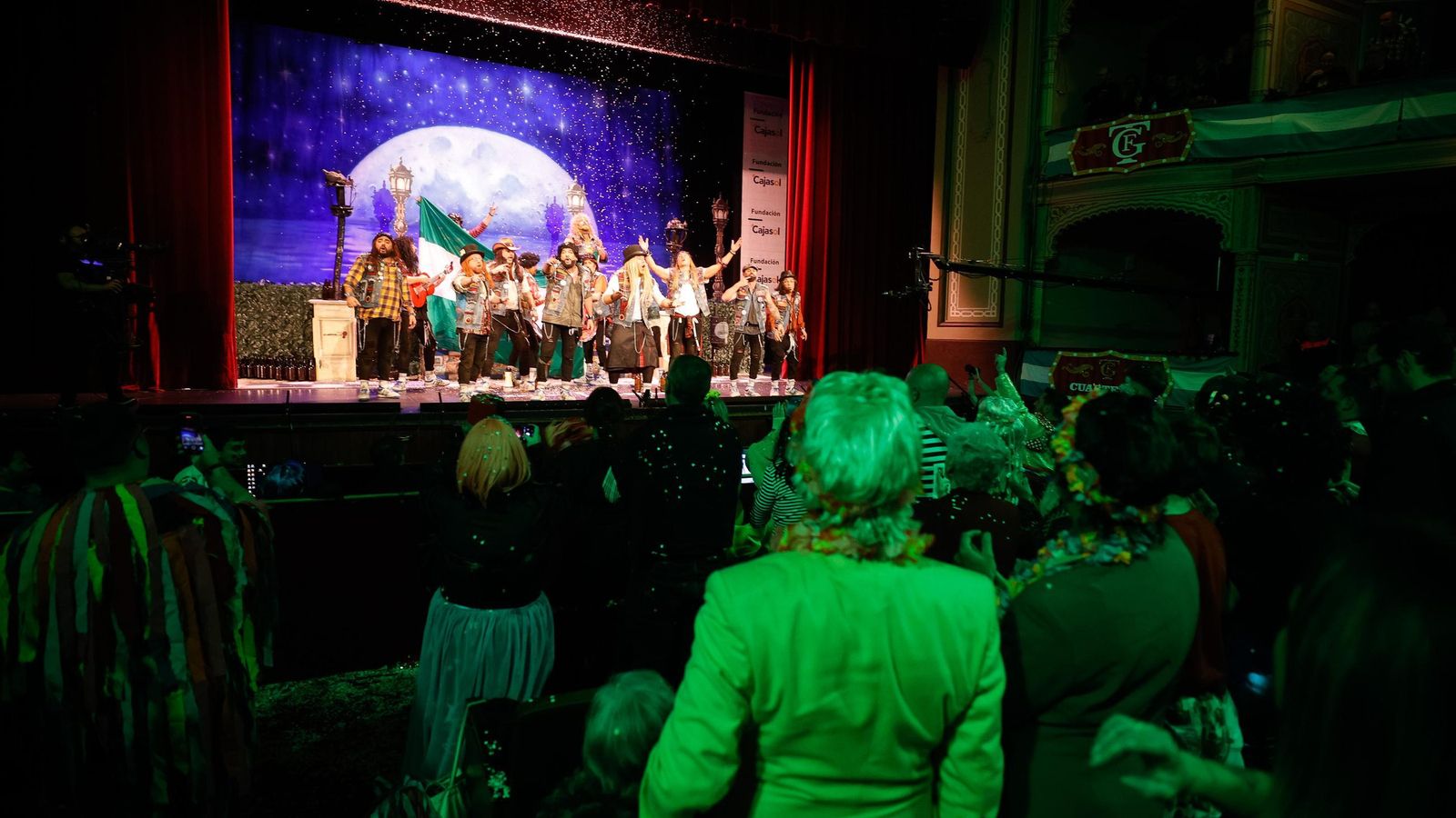 Búscate entre las mejores imágenes de la final del COAC 2025 del Carnaval de Cádiz