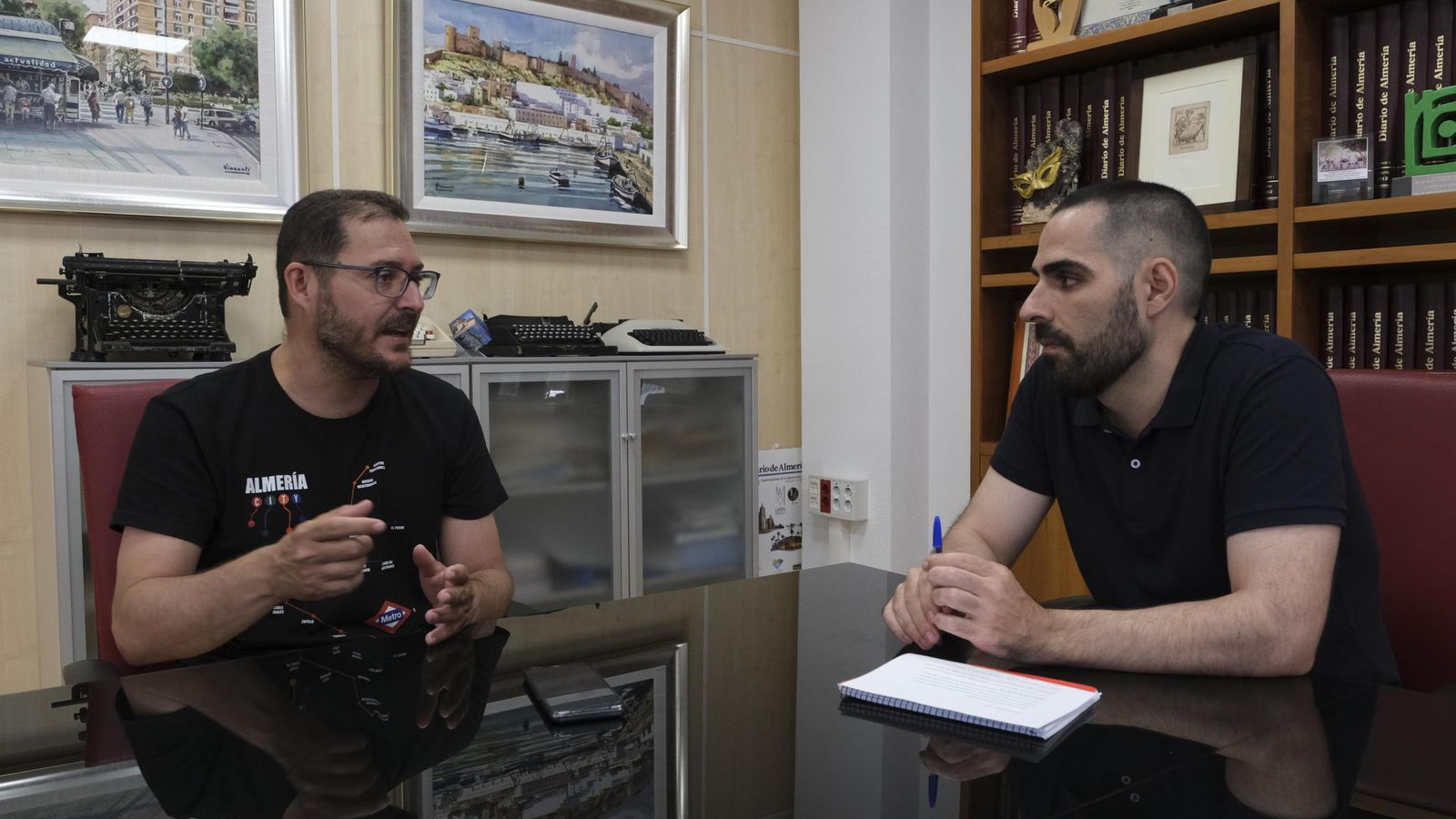 Diego Crespo, cabeza de lista de Andelante Andalucía en Almería, durante su entrevista en Diario de Almería.
