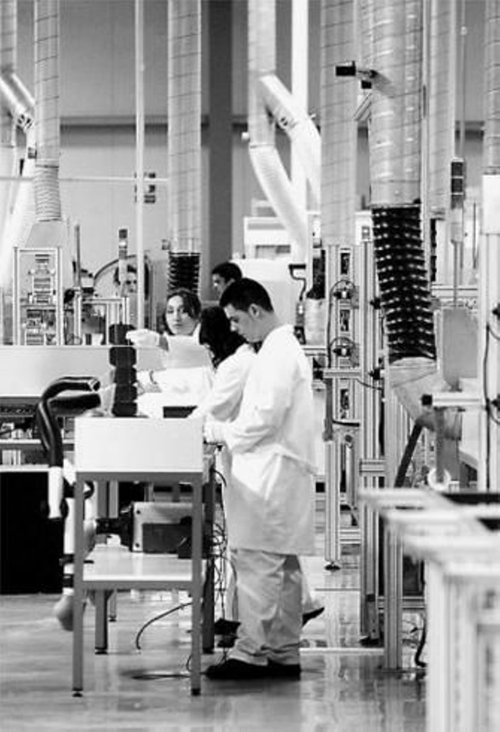 Interior de la fábrica de Isofotón en el PTA. Interior de la fábrica de Isofotón en el PTA.