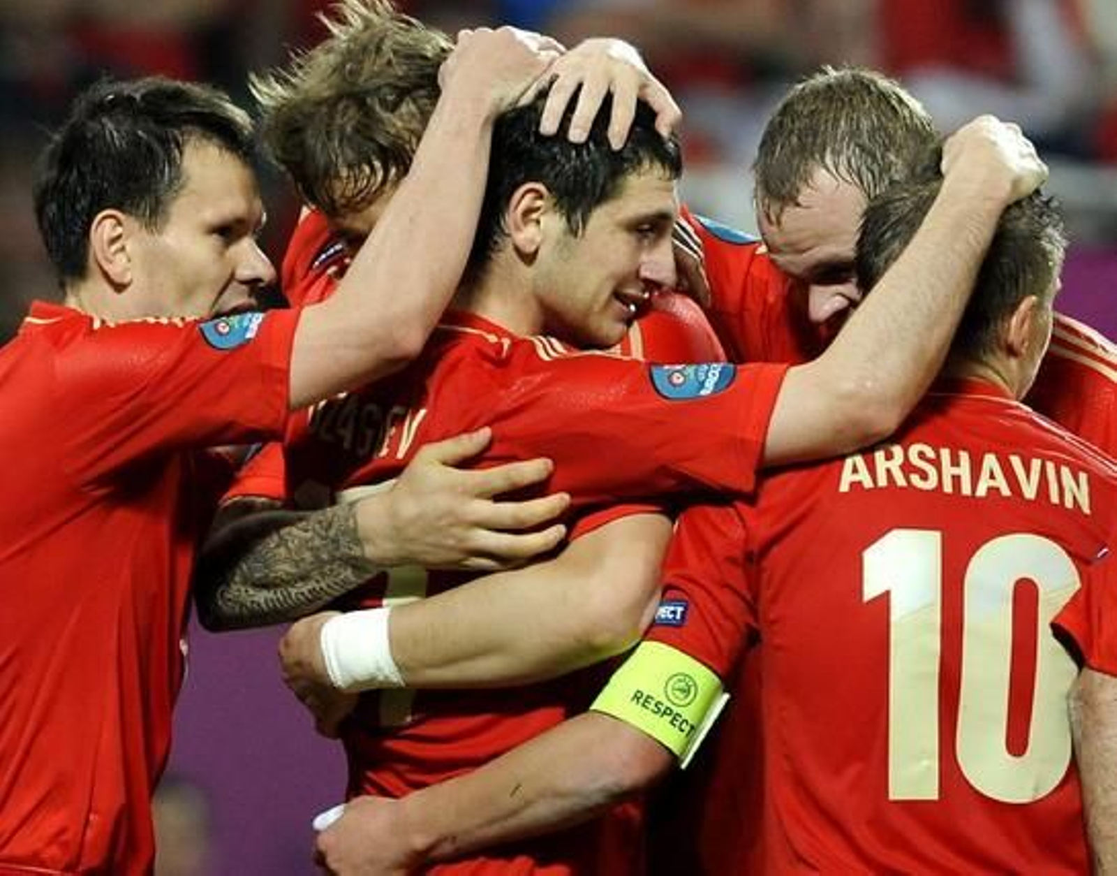 Rusia golea a la República Checa por 4-1 y se convierte en líder sólido del Grupo A.

Foto: EFE