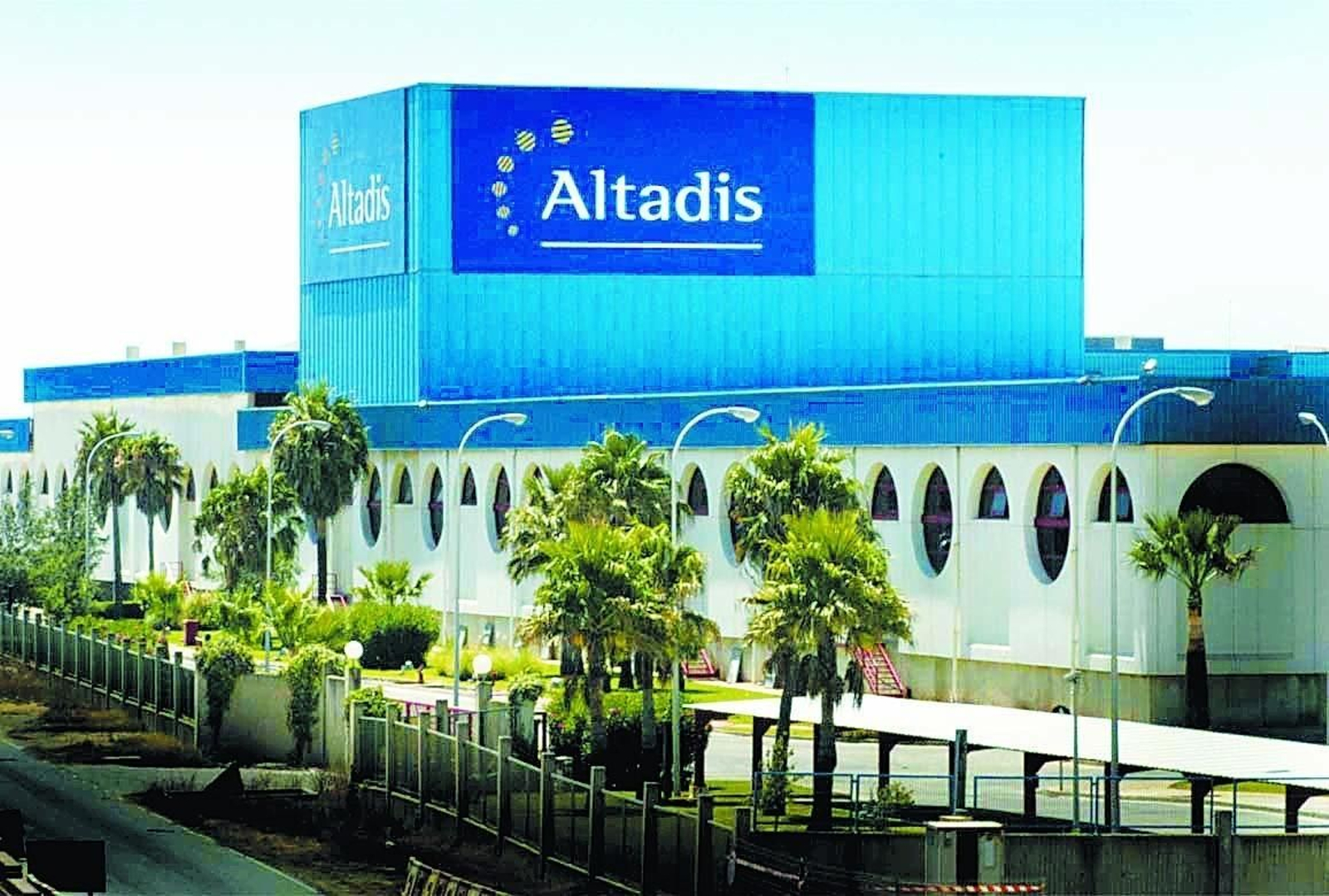 Una imagen de archivo de las antiguas instalaciones de Altadis en la Zona Franca de Cádiz.