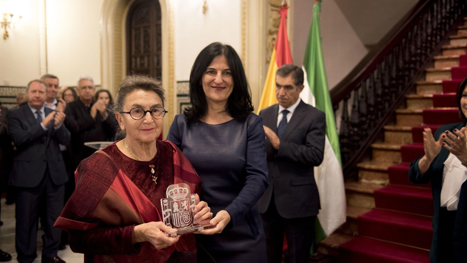 La exdiputada María Izquierdo junto a Inmaculada López Calahorro