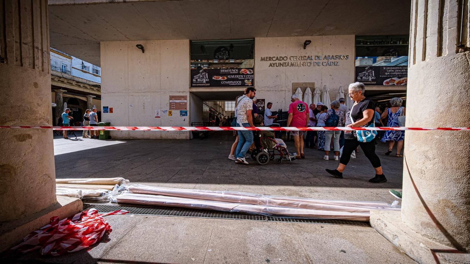 Una de las zonas perimetradas para  realizar los trabajos de restauración.