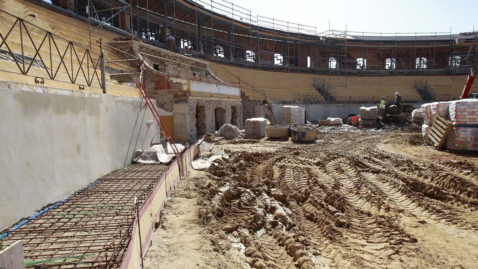Las fotos de las obras de la plaza de toro de la Línea