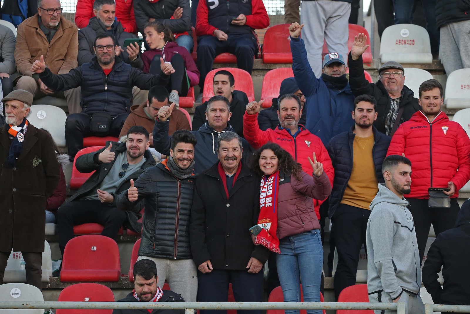 Fotos de la afición durante el Algeciras - Fuenlabrada en el Nuevo Mirador