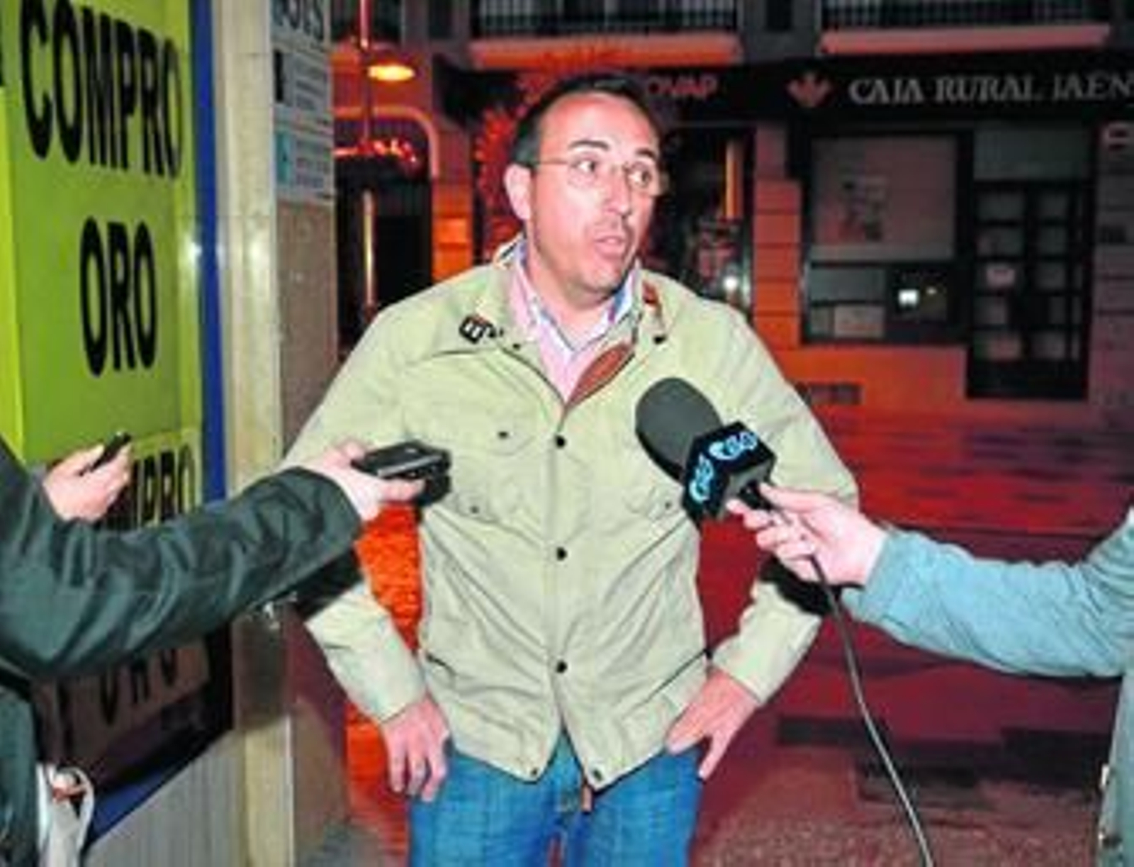 Ventura Redondo, ayer, a la entrada de la sede del PP.