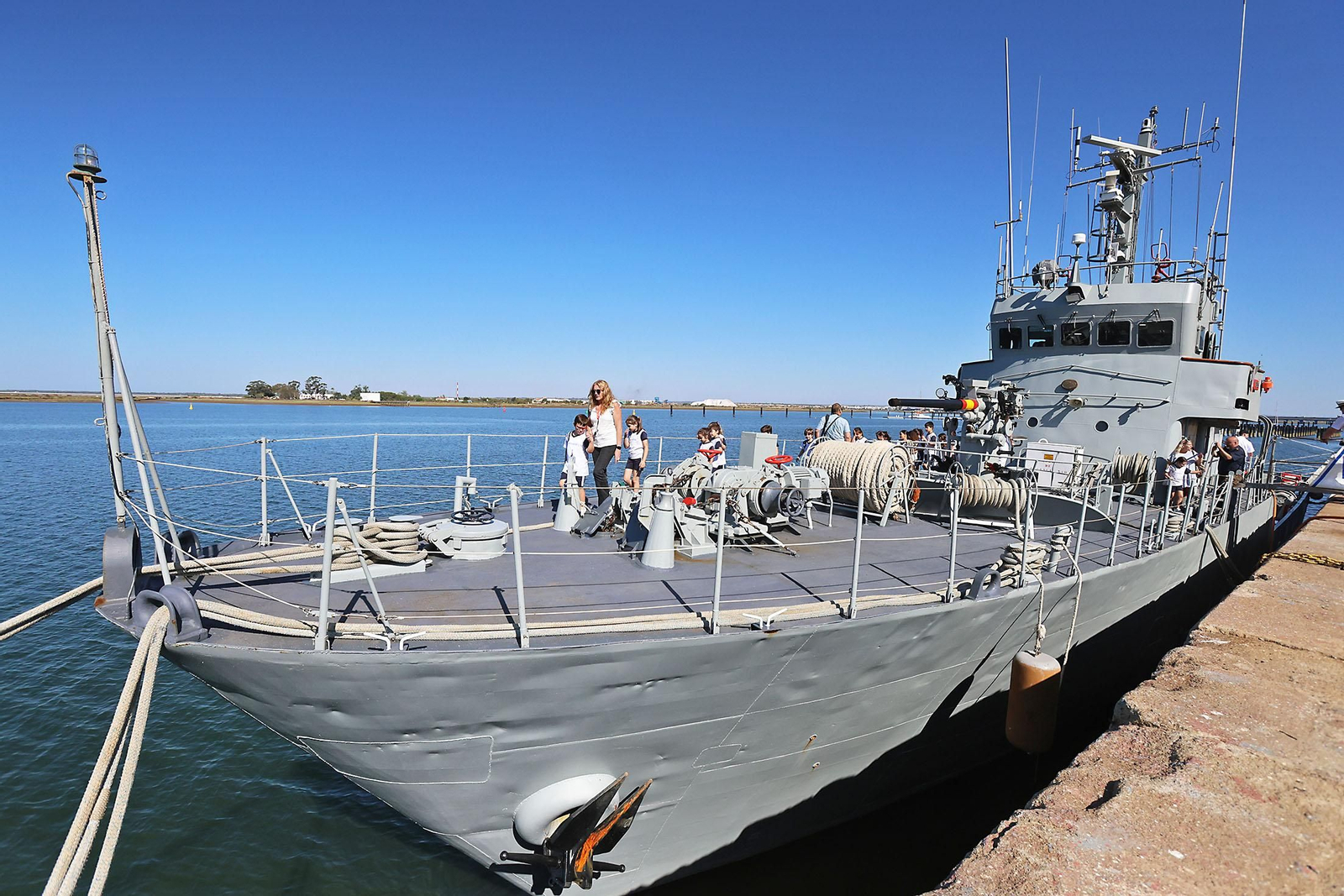 Imágenes de las visitas al patrullero de la Armada Española Medas p-26