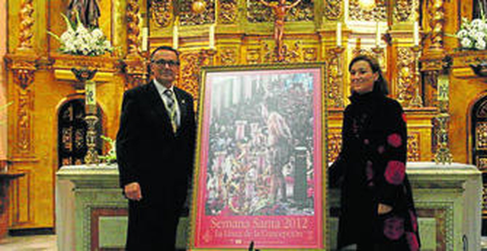 Momento en el que es descubierto el cartel oficial de la Semana Santa de este año.