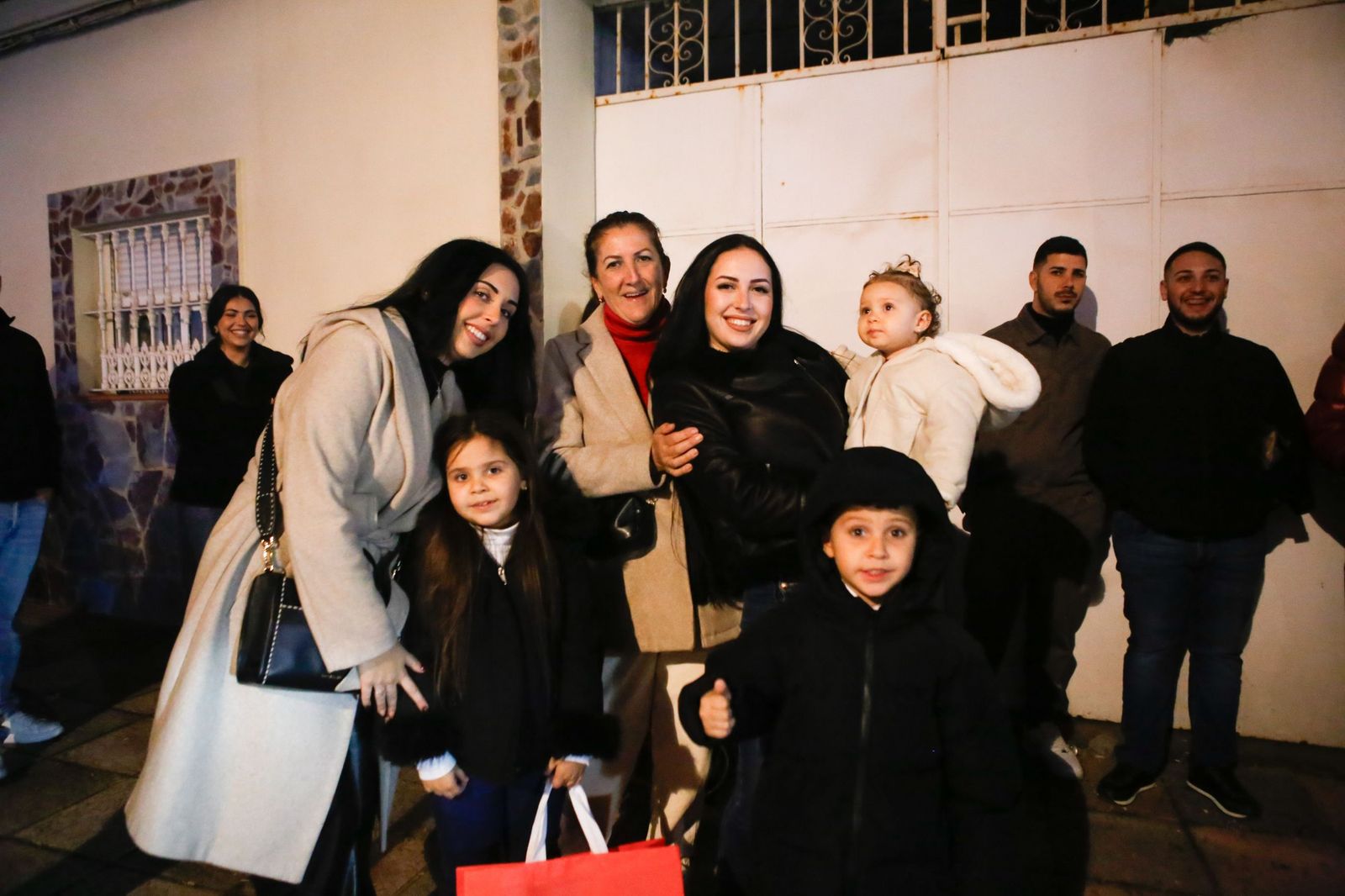 Búscate en las fotos de la cabalgata de Reyes Magos 2026 en Los Barrios