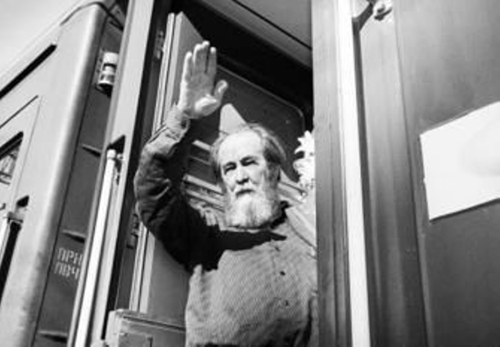 Alexander Solzhenitsyn en el tren que le llevó de vuelta a Moscú en 1994 tras recuperar la nacionalidad rusa.