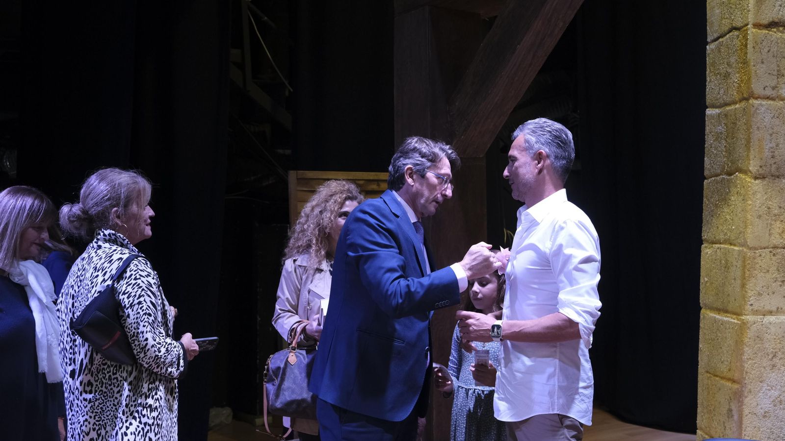 El abogado Ramón Ruiz con el escritor Amós Milton.