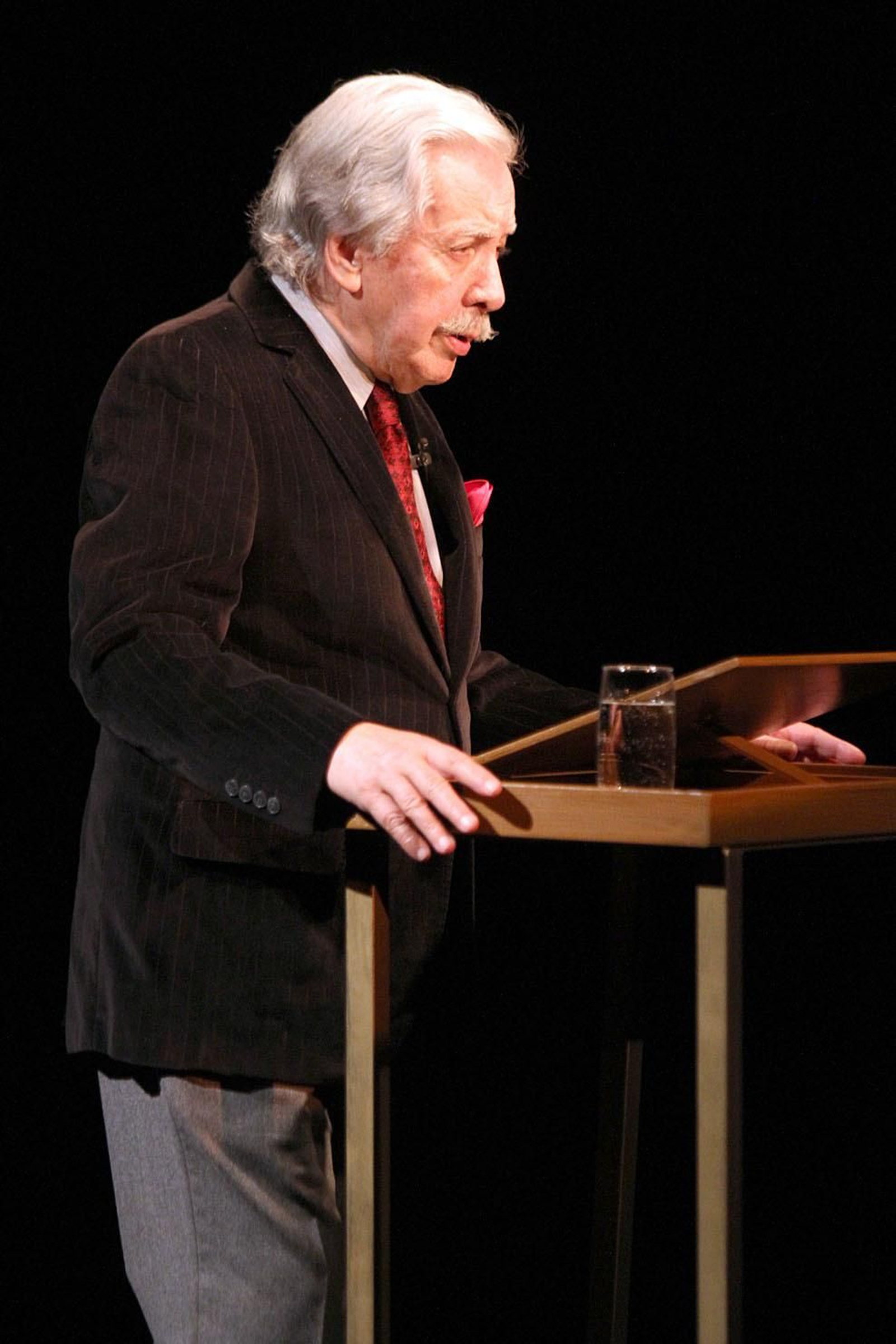 Inauguración del ciclo 'La lengua viaja a América', enmarcado en el 525 Aniversario del Encuentro entre dos Mundos