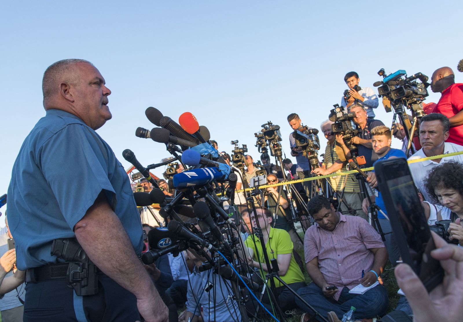 Las imágenes del tiroteo en un periódico de Maryland