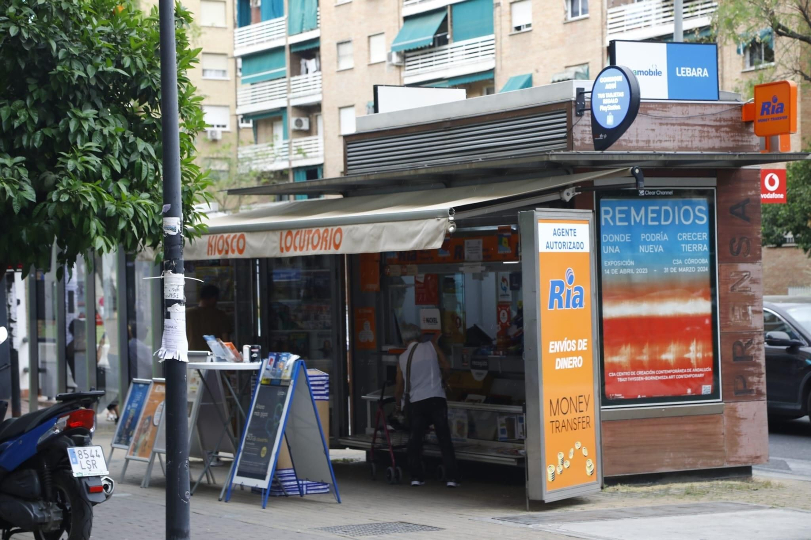 Un quiosco en la avenida de Barcelona. Un quiosco en la avenida de Barcelona.