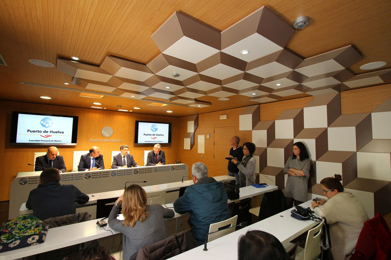 Firma del convenio entre el Puerto de Huelva y Enagás