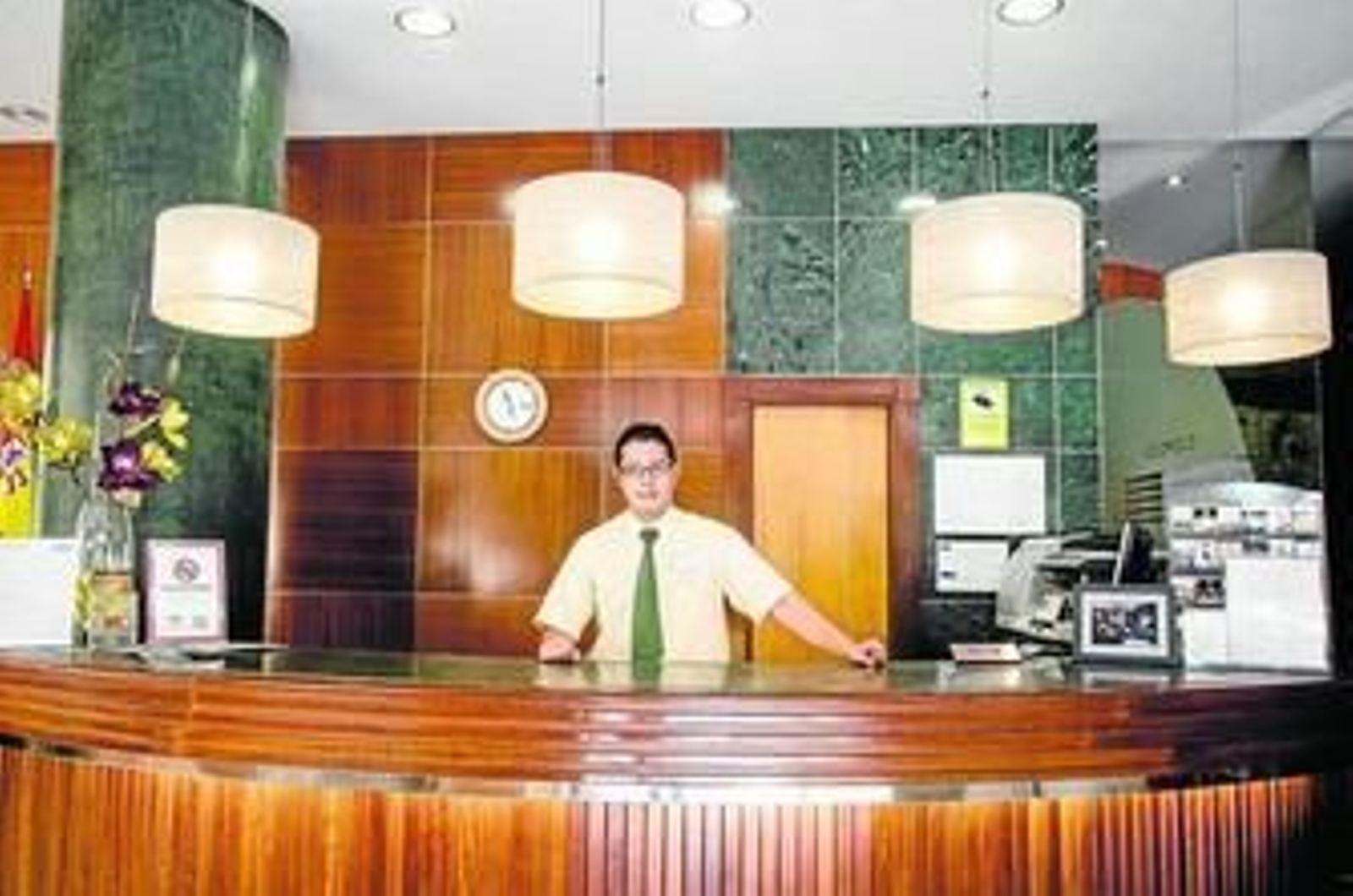 Juan Diego, en la recepción del Hotel Regio I.