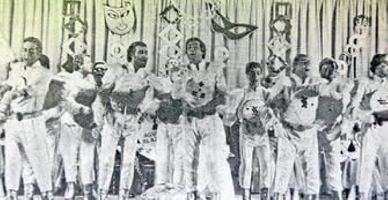 La comparsa Andrómeda, en el auditorio de Caja Jerez, en 1988.