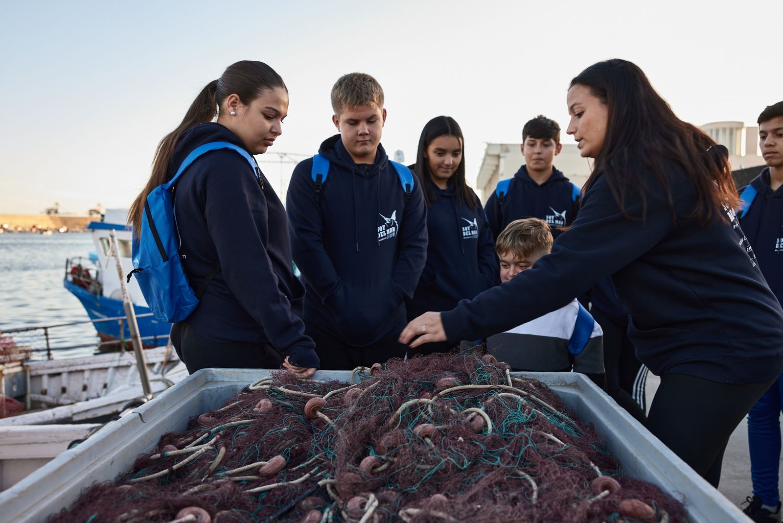 Estudiantes del IES Goytisolo ya han comenzado las visitas a la Lonja y al Puerto de Carboneras.