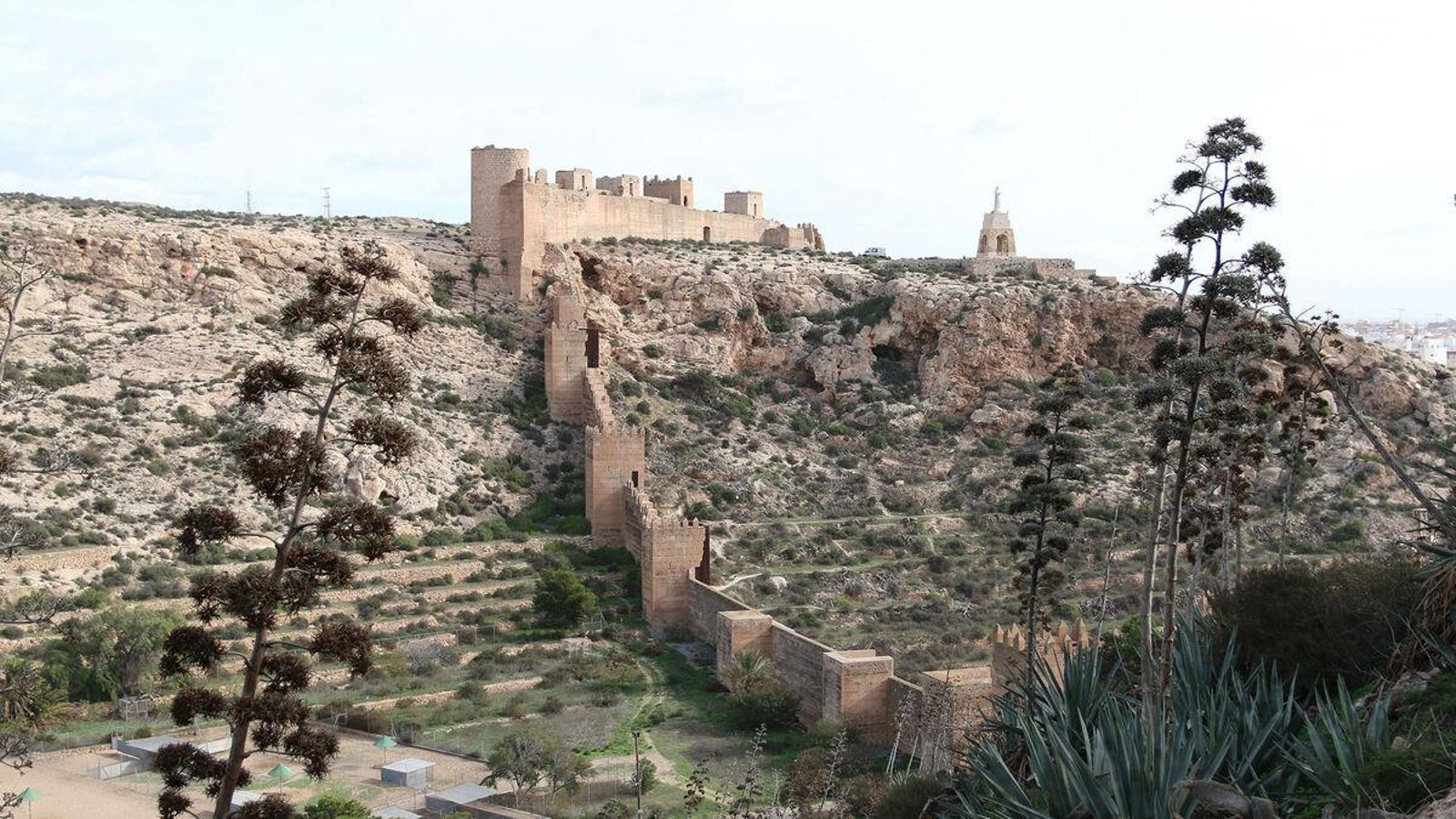 Muralla de Jayran junto a La Hoya