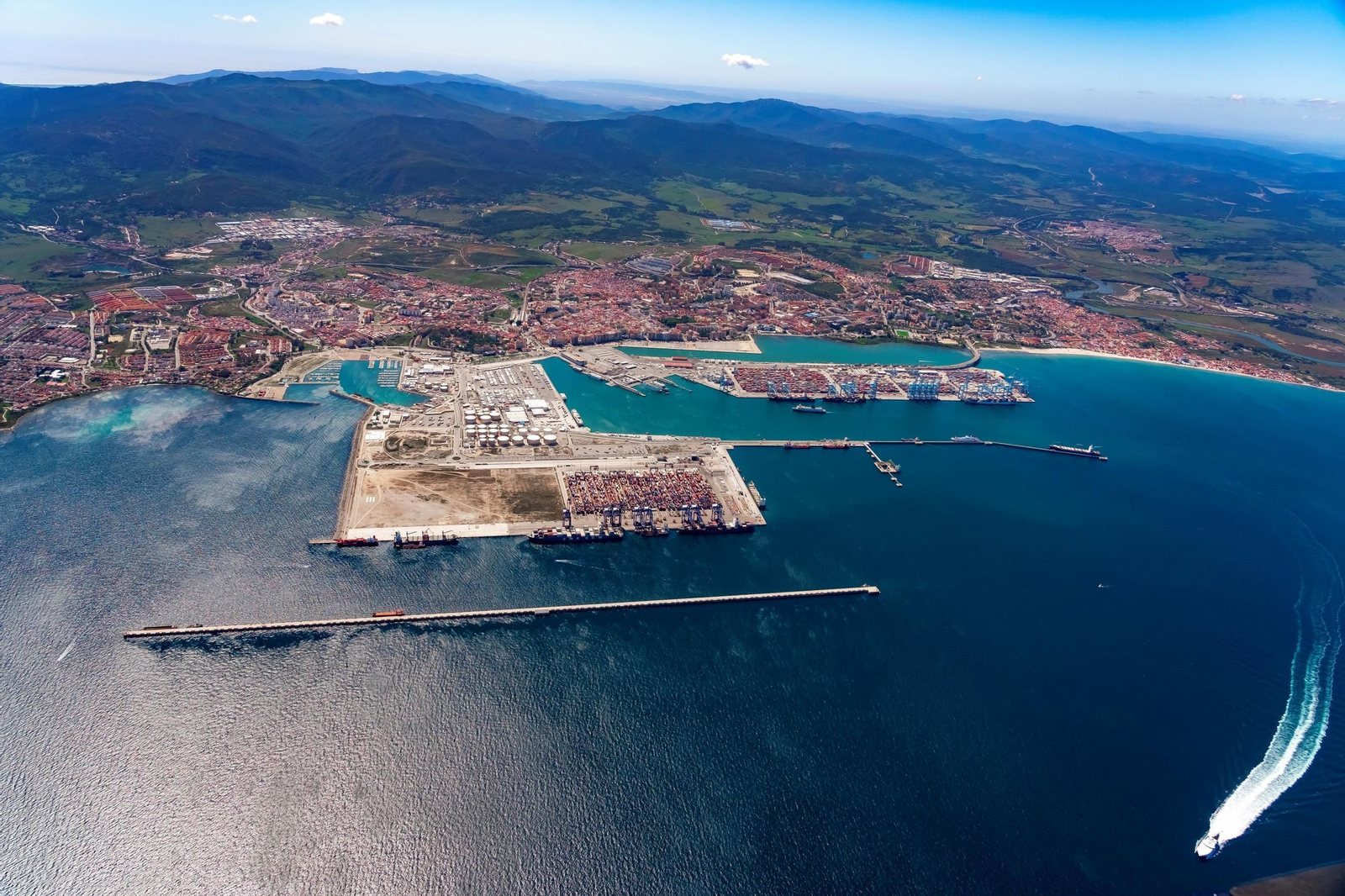 TTI Algeciras se sitúa en la orilla europea del Estrecho de Gibraltar.