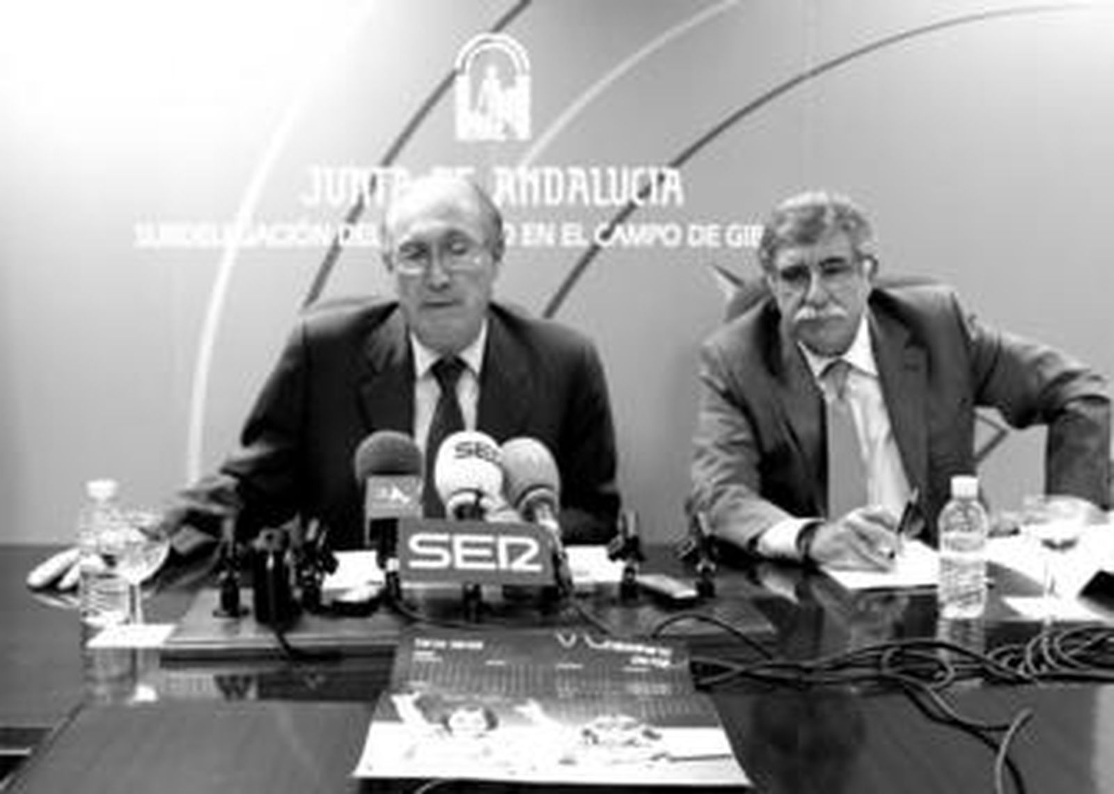 Rafael España y Manuel Brenes durante la rueda de prensa celebrada ayer.