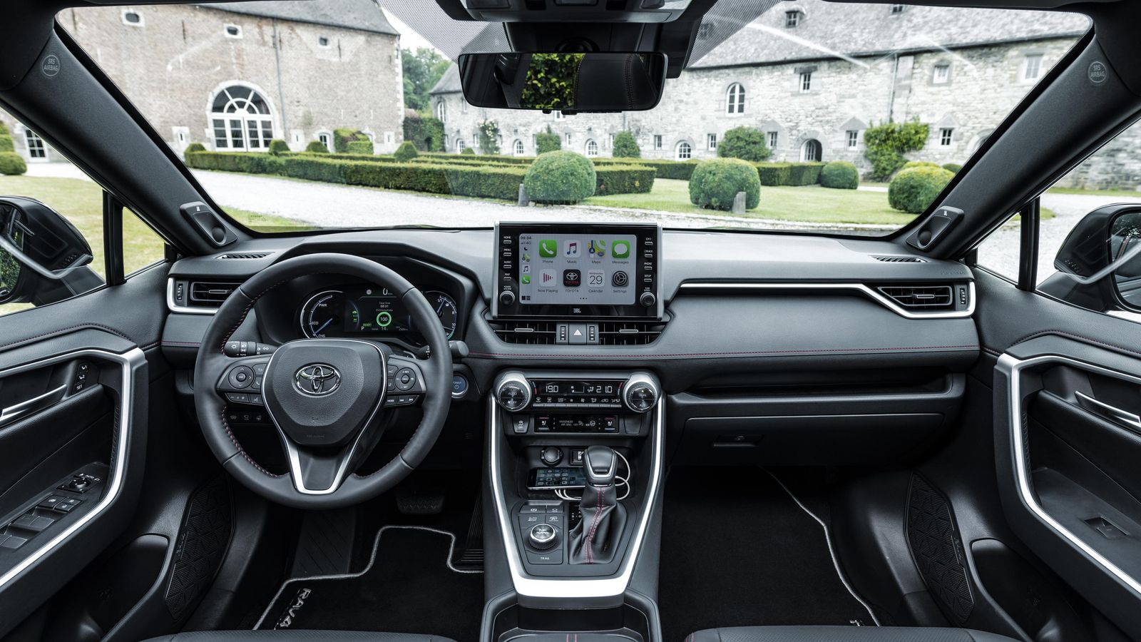 Como cualquier otro RAV4, también tiene unos programas de conducción que modifican el funcionamiento de la dirección, el sistema de climatización, la entrega de potencia y el sistema de tracción total. Como cualquier otro RAV4, también tiene unos programas de conducción que modifican el funcionamiento de la dirección, el sistema de climatización, la entrega de potencia y el sistema de tracción total.