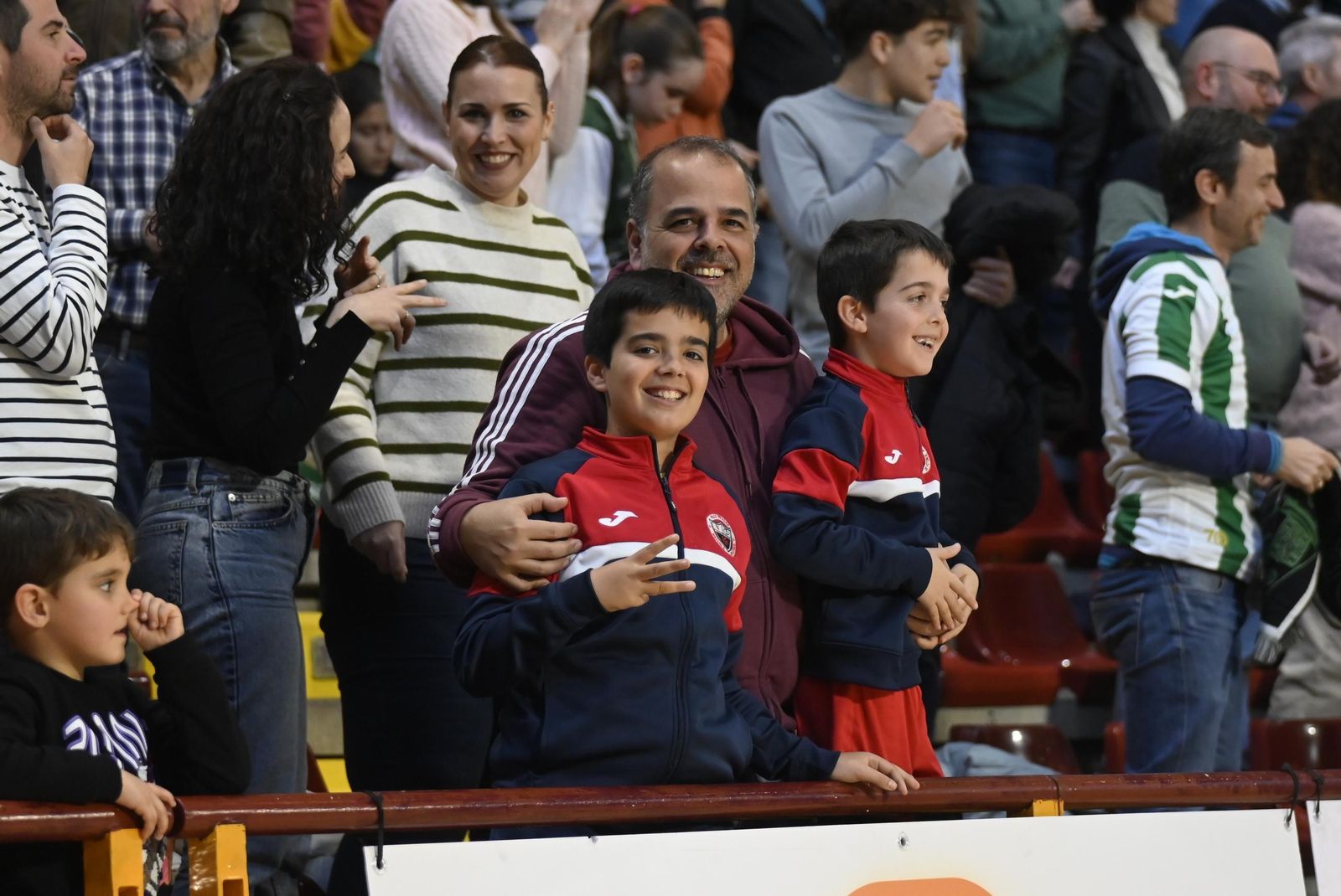 Las mejores fotos del ambiente en Vista Alegre para el Córdoba Futsal - Ribera Navarra