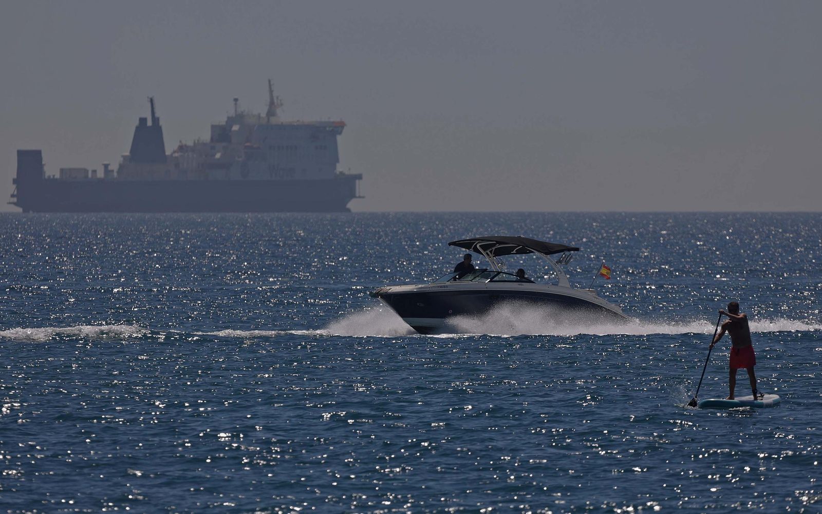 Fotos del domingo en la playa de Levante de La Línea
