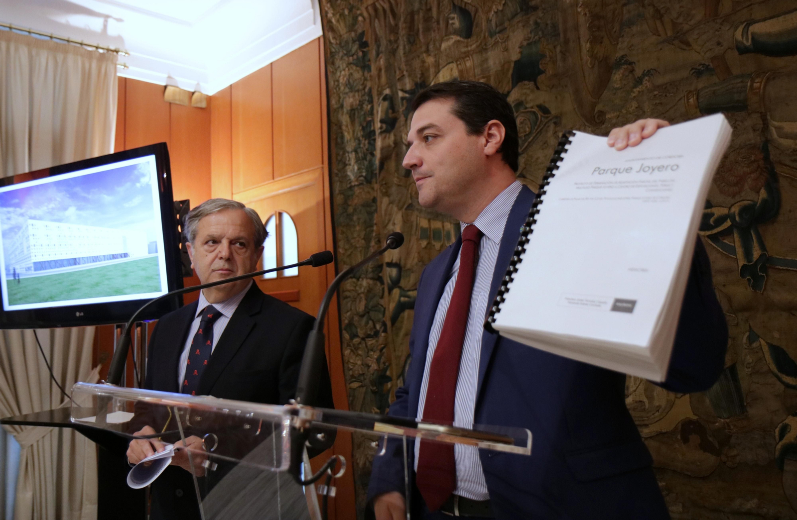 Fuentes y Bellido informan sobre el Centro de Convenciones, Ferias y Exposiciones del Parque Joyero.