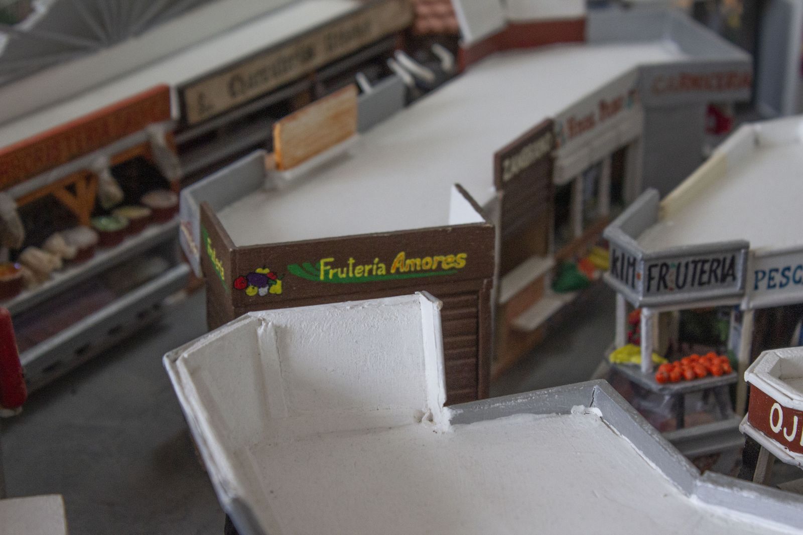 Fotos de la maqueta del Mercado Ingeniero Torroja expuesta en el Centro Documental José Luis Cano