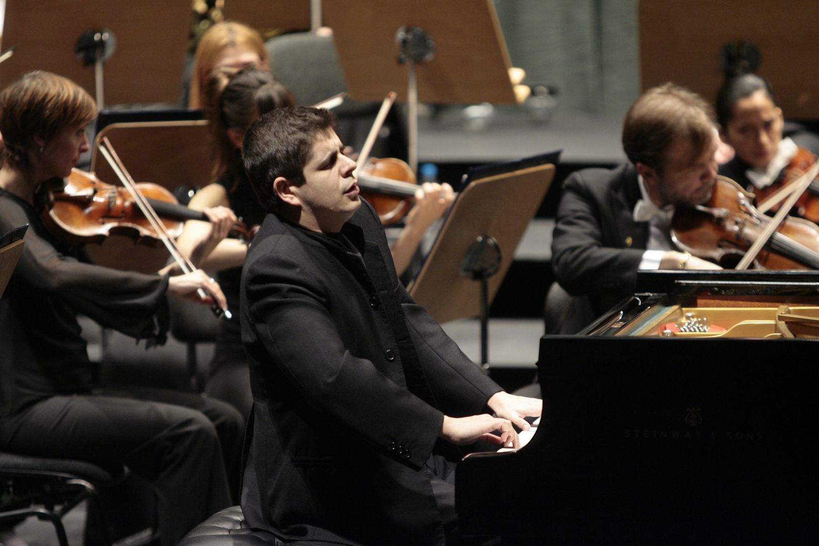 El pianista Javier Perianes en un recital en el Teatro de la Maestranza. El músico hoy también participa en el concierto solidario homenaje a las víctimas del Covid-19.