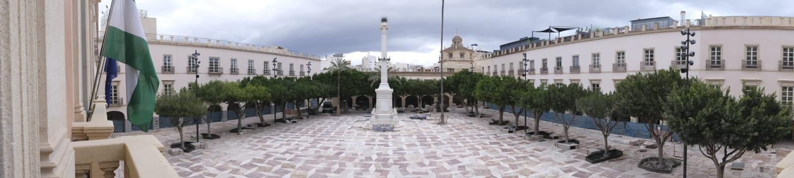 El nuevo aspecto que ofrece la Plaza Vieja a punto de finalizar su remodelación.