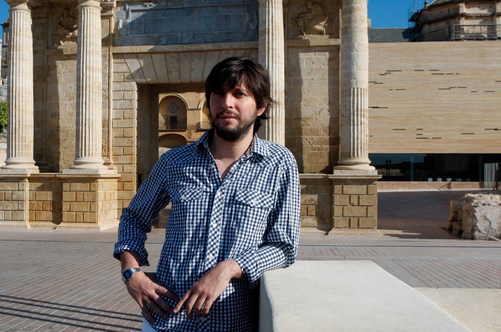 José Ignacio Montoto, retratado ante la Puerta del Puente Romano de Córdoba, en una imagen de mayo de 2014.