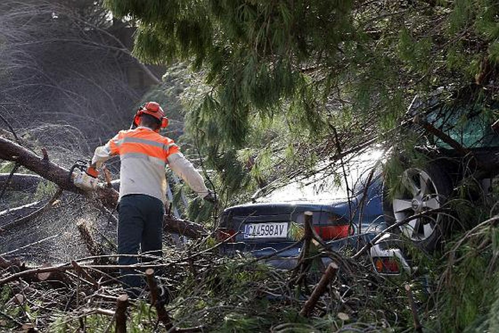 La lluvia y el viento causan múltiples destrozos en varias localidades de la provincia. 

Foto: Fito Carreto