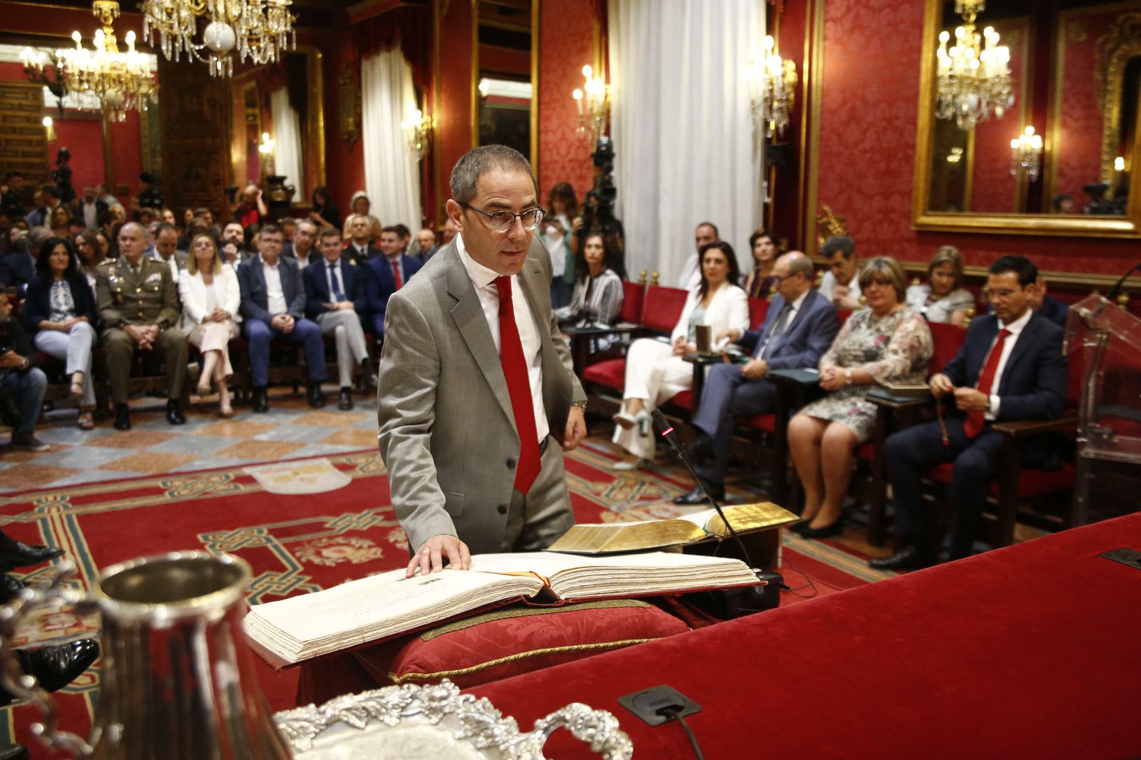 Las imágenes de la jornada de constitución del Ayuntamiento de Granada