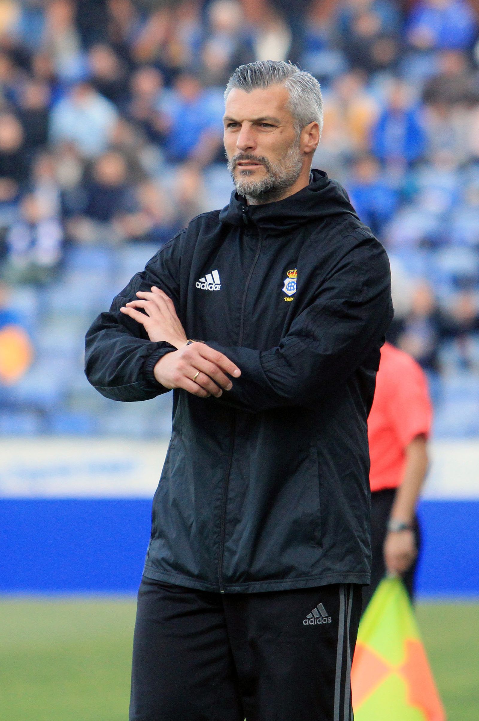 César Negredo sigue con tranquilidad el encuentro entre el Decano y el Écija de ayer.