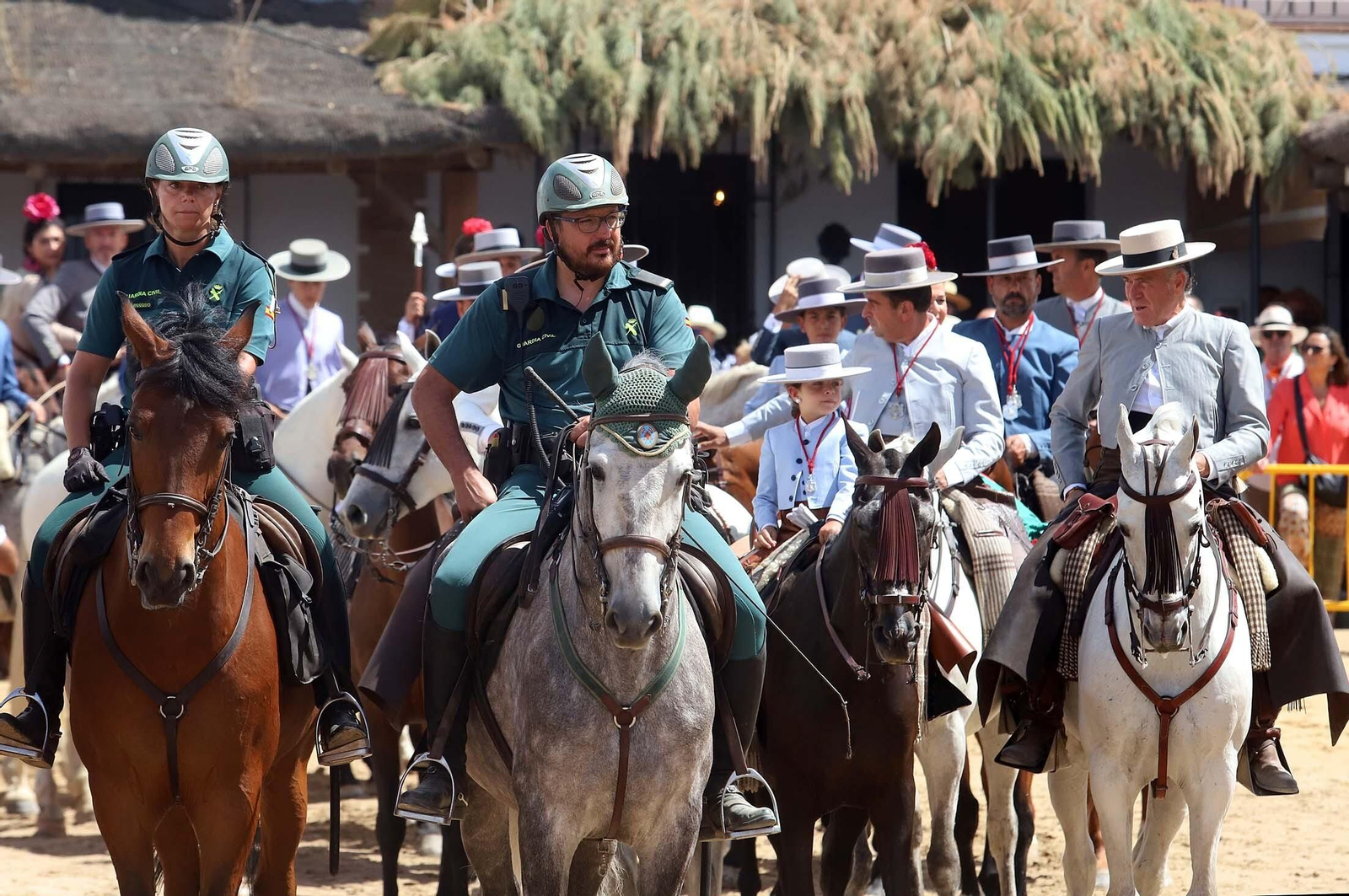 Imágenes del ambiente El Rocío y en Casas de Hermandades