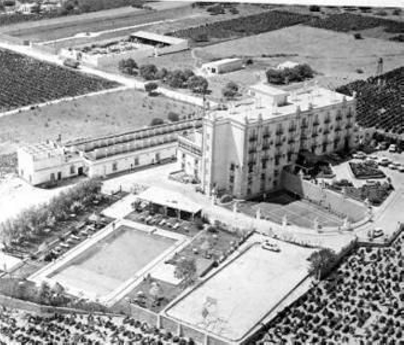 El balneario contaba con servicio de carruajes desde Chiclana y La Isla.