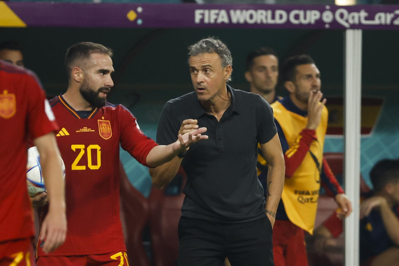 Luis Enrique trata de hallar soluciones con Carvajal en el área técnica.