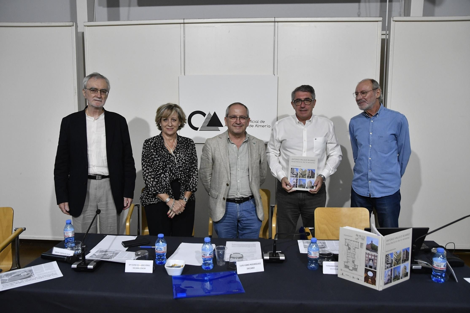 Acto de presentación de la obra sobre Antonio Vallejo en el Colegio de Arquitectos de Almería.