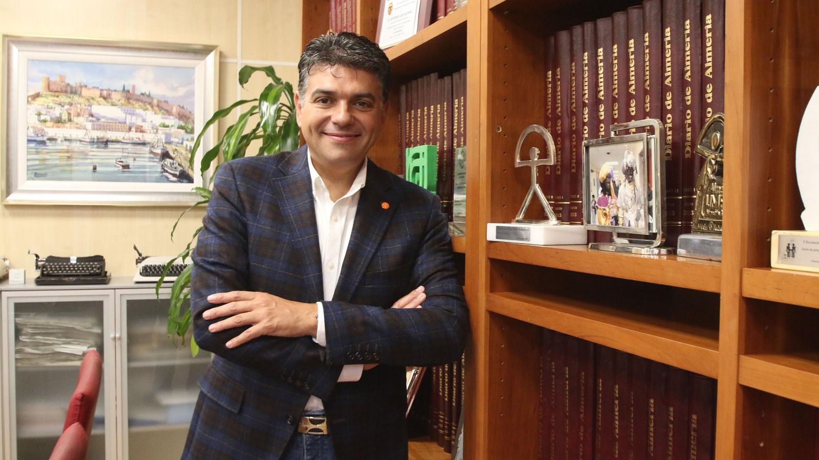 Miguel Cazorla durante una entrevista en la redacción de Diario de Almería.