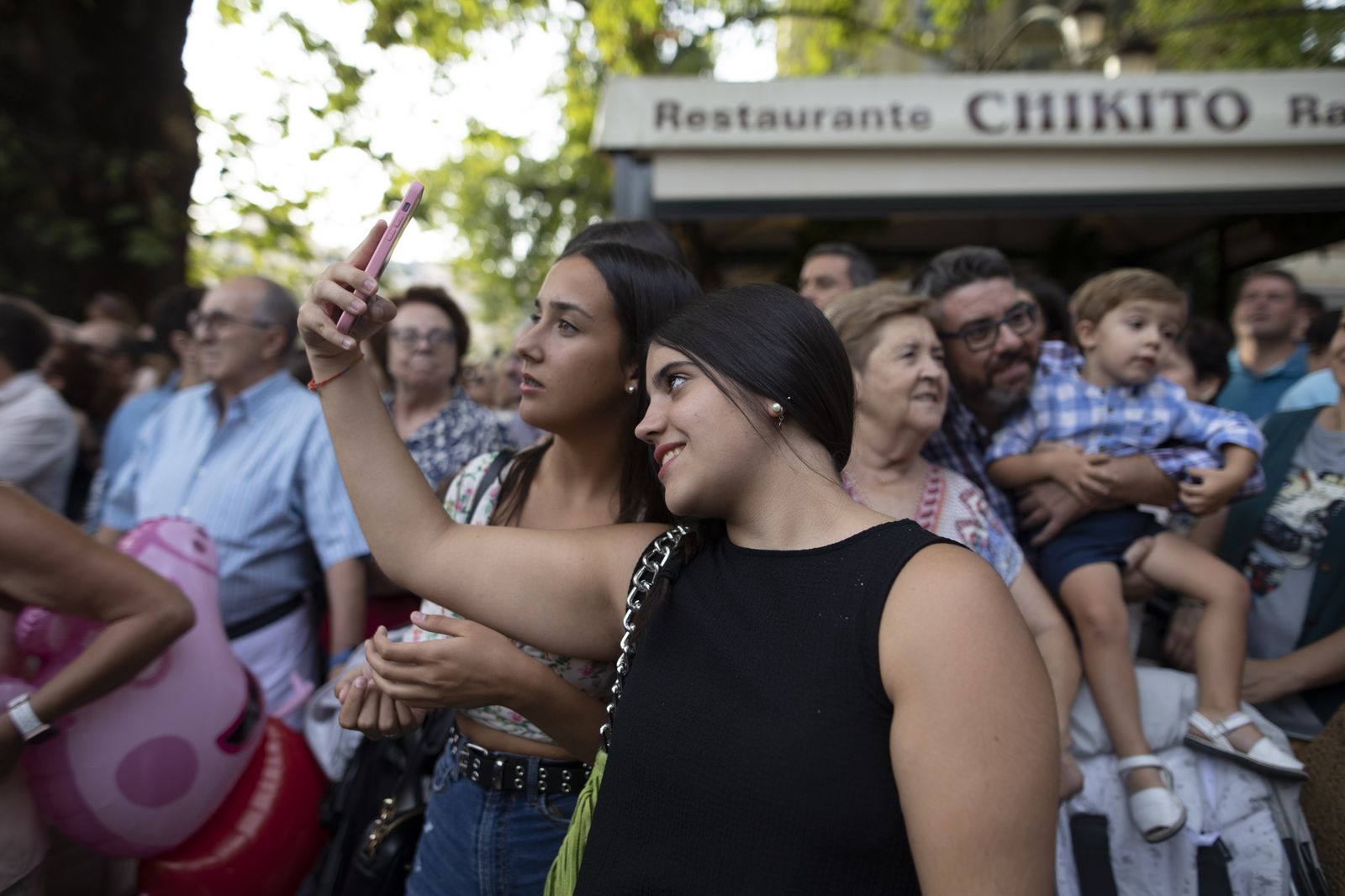 Granada se lanza a la calle con su Virgen de las Angustias