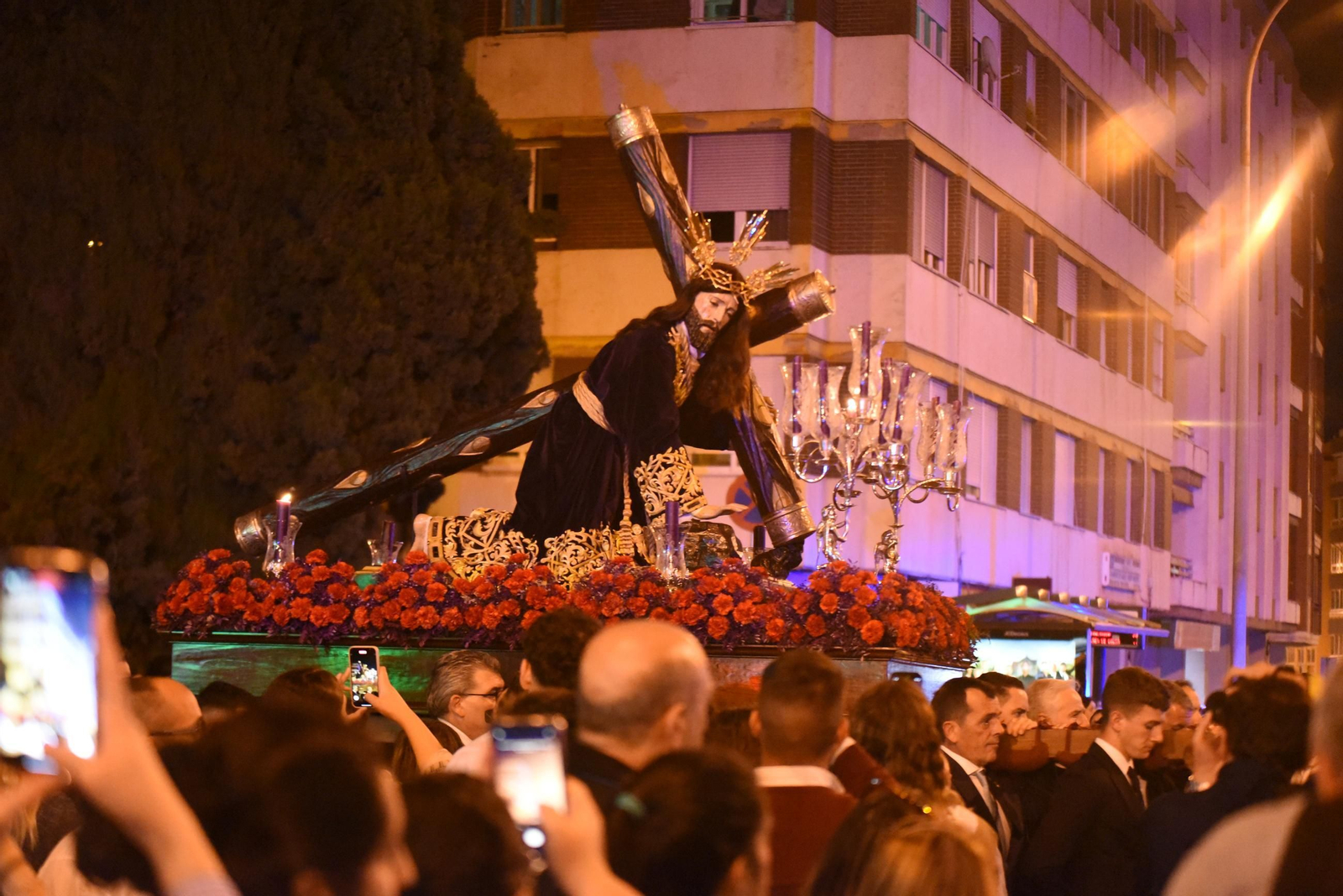 Las mejores fotos de un Viernes de Dolores de vía crucis como prólogo de la Semana Santa de Córdoba