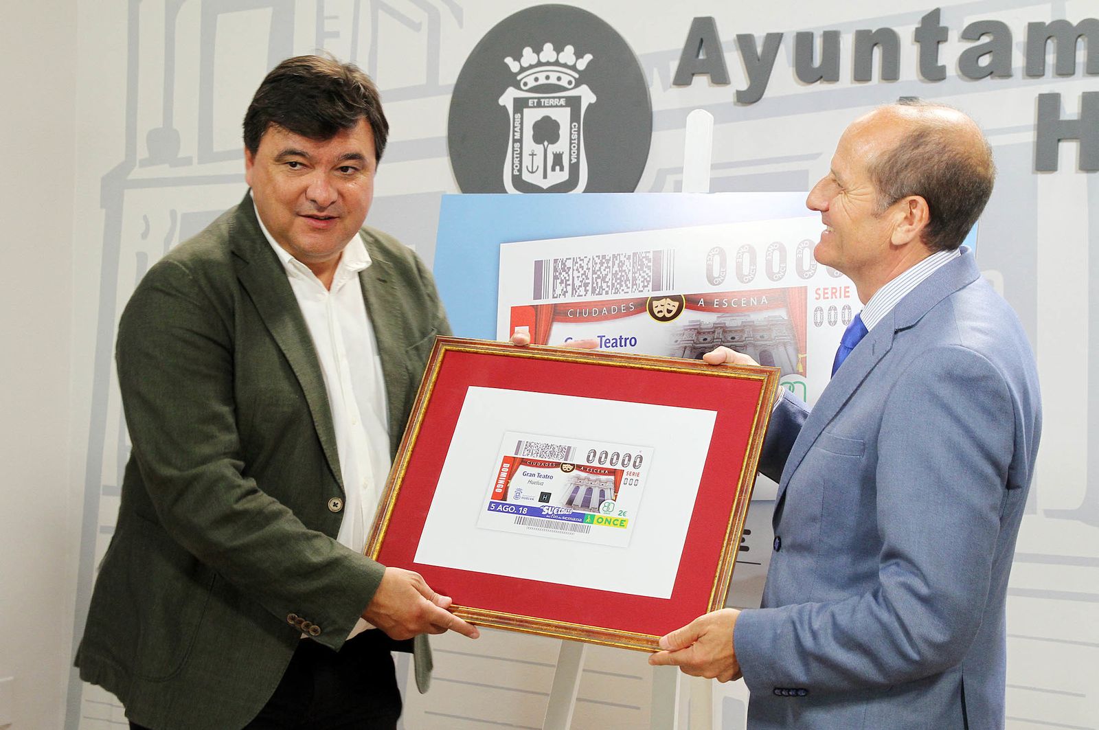 La presentación de la imagen del cupón de la ONCE dedicado al Gran Teatro de Huelva en imágenes