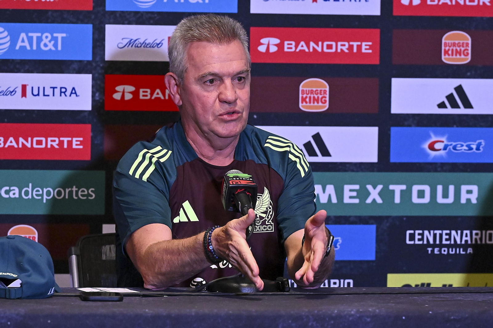 Javier Aguirre, en su primera rueda de prensa prepartido en su regreso a México.