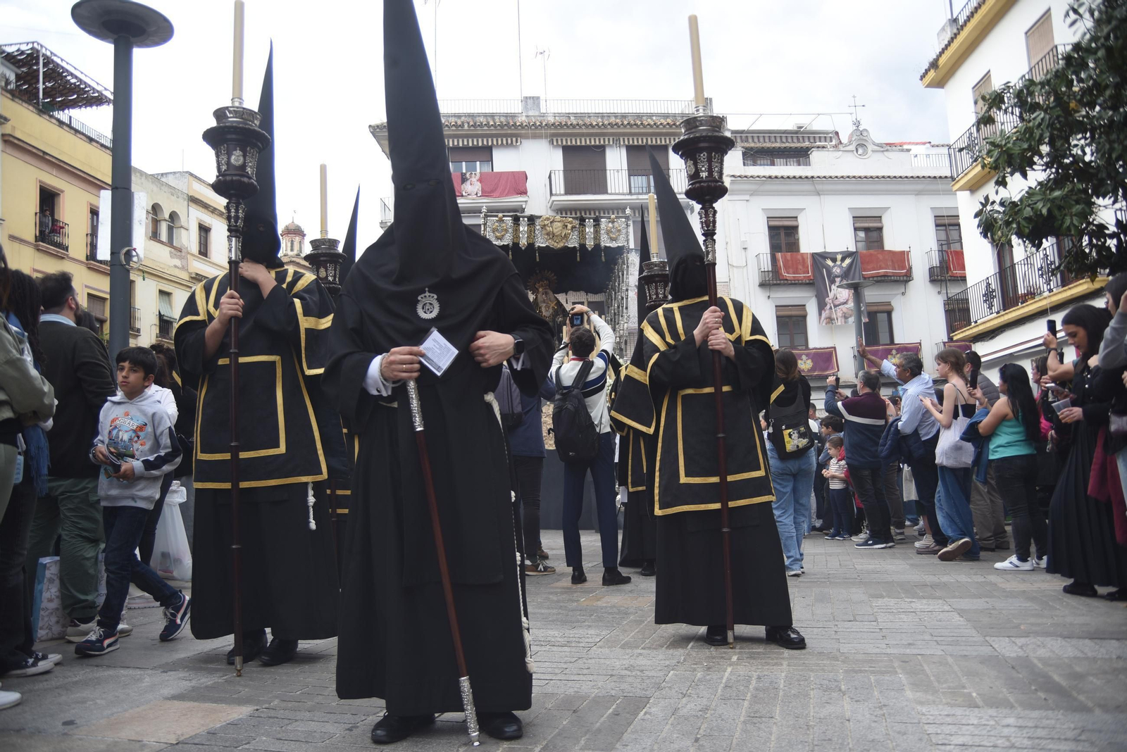 La procesión del Nazareno en este Jueves Santo de Córdoba, en imágenes